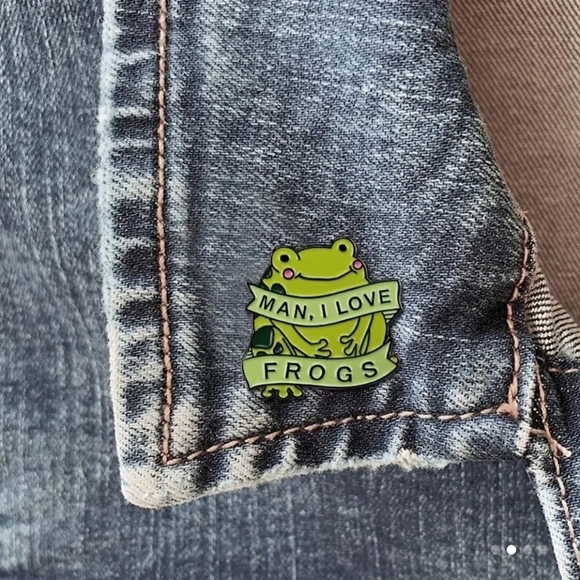 Man, I Love Frogs Enamel Pin - Picture 1 of 3